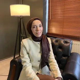 Dkt. İrem Kaya — Dil ve Konuşma Terapisi, Batman. Portre fotoğrafı.