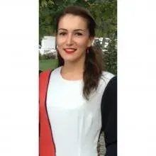 Uzm. Psk. Burcu Büge — Psikoloji, İstanbul. Portre fotoğrafı.