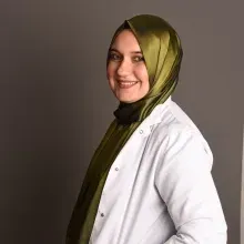 Dt. Pınar Doğru — Diş Hekimi, Kırklareli. Portre fotoğrafı.