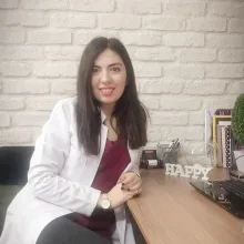 Dt. Dilara Elmacı — Diş Hekimi, Nilüfer, Bursa. Portre fotoğrafı.