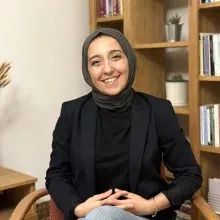 Kl. Psk. Esma Öztürk — Psikoloji, İstanbul. Portre fotoğrafı.