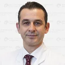 Prof. Dr. Ahmet Rencüzoğulları — Genel Cerrahi, İstanbul. Portre fotoğrafı.