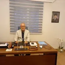 Prof. Dr. Caner Çavdar — Nefroloji, İzmir. Portre fotoğrafı.