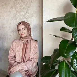 Kl. Psk. Esra Çakı Nalbant — Psikoloji, İstanbul. Portre fotoğrafı.