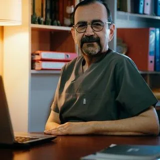 Op. Dr. Serhat Vapurluoğlu — Kulak Burun Boğaz, Bartın. Portre fotoğrafı.