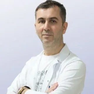 Uzm. Dr. Vural Kartal — Çocuk Sağlığı Ve Hastalıkları, Üsküdar, İstanbul. Portre fotoğrafı.