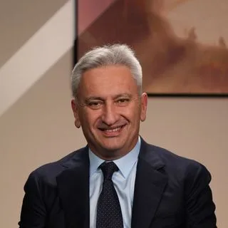 Prof. Dr. Mustafa Özdoğan — Tıbbi Onkoloji, İstanbul. Portre fotoğrafı.