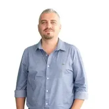 Doç. Dr. Emre Turgut — Bayraklı, İzmir. Portre fotoğrafı.