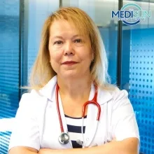 Uzm. Dr. Süheyla Özsan — Çocuk Sağlığı Ve Hastalıkları, Ankara. Portre fotoğrafı.