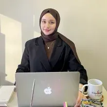 Fzt. Beyza Deniz — Fizyoterapi Ve Rehabilitasyon, İstanbul. Portre fotoğrafı.