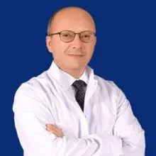 Prof. Dr. Şenol Polat — Kulak Burun Boğaz, İstanbul. Portre fotoğrafı.