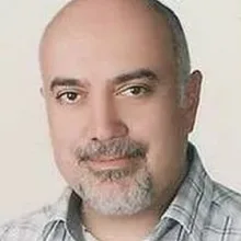 Uzm. Dr. Süleyman Alper Tecer — Psikiyatri, İzmir. Portre fotoğrafı.