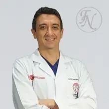 Doç. Dr. Onur Bayraktar — Genel Cerrahi, Şişli, İstanbul. Portre fotoğrafı.