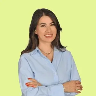 Dyt. Aycem Pehlivan — Diyetisyen, İzmir. Portre fotoğrafı.