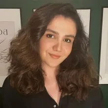 Psk. Melis Turgut Çapraz — Psikoloji, Bursa. Portre fotoğrafı.