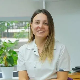 Dr. Dt. Meliha Germen Balta — İstanbul. Portre fotoğrafı.