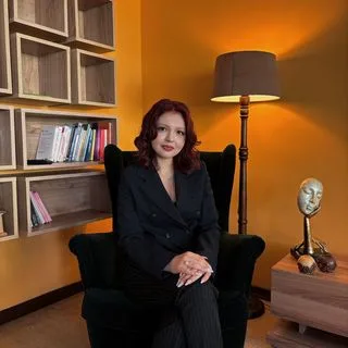Psk. Ceyda Kosova — Psikoloji. Portre fotoğrafı.