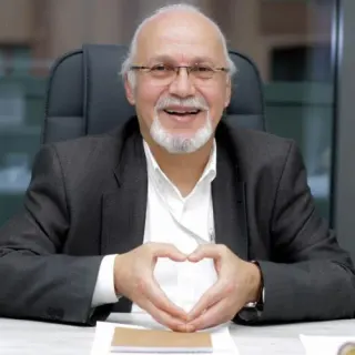 Prof. Dr. Mustafa Rıza Özbek profilinde yer alan galeri fotoğrafı.