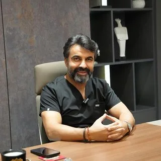 Dt. Abidin Gürlek — Diş Hekimi, Adana. Portre fotoğrafı.