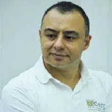 Dt. Korhan Korkmaz — Diş Hekimi, Başakşehir, İstanbul. Portre fotoğrafı.