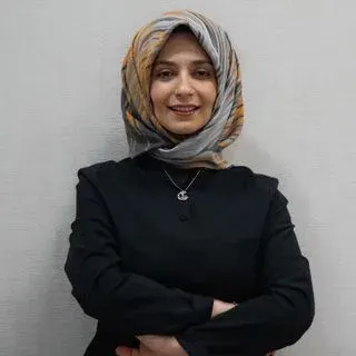 Uzm. Dt. Hacer Sena Çelik — Diyarbakır. Portre fotoğrafı.