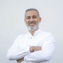 Dt. Soner Arıkan — Diş Hekimi, Muratpaşa, Antalya. Portre fotoğrafı.