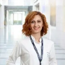Dt. İrem Arslan — Diş Hekimi, Ataşehir, İstanbul. Portre fotoğrafı.