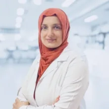 Dr. Öğr. Üyesi Medine C.Cüre — Tıbbi Biyokimya, Şişli, İstanbul. Portre fotoğrafı.