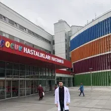 Dyt. Aziz Bedeloğlu — Diyetisyen, Bursa. Portre fotoğrafı.