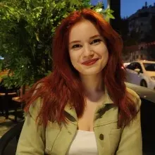 Psk. Ayşe Ece Yel — Psikoloji. Portre fotoğrafı.