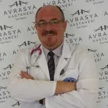 Doç. Dr. Mustafa Vecdi Ertekin — Radyasyon Onkolojisi, İstanbul. Portre fotoğrafı.