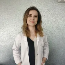 Dt. Özlem Kart — Diş Hekimi, Bursa. Portre fotoğrafı.
