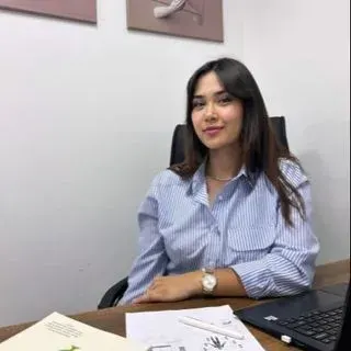Dyt. İrem Yeşilyurt — Diyetisyen, Eskişehir. Portre fotoğrafı.