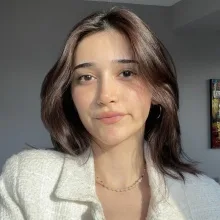 Dyt. İrem Kumsal — Diyetisyen, Kocaeli. Portre fotoğrafı.