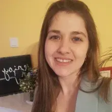 Dyt. Ceren Zengin — Diyetisyen, İzmir. Portre fotoğrafı.