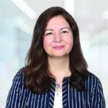 Prof. Dr. Pelin Yılmazbaş — Göz Hastalıkları, Ankara. Portre fotoğrafı.