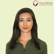 Kl. Psk. Ayça Aktaç Gürbüz — Psikoloji, Konak, İzmir. Portre fotoğrafı.
