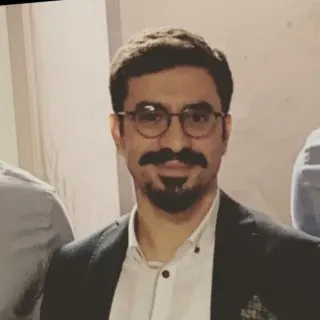 Uzm. Dt. Mert Özalpay profilinde yer alan galeri fotoğrafı.