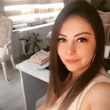 Psk. Hande Ünal — Psikoloji. Portre fotoğrafı.