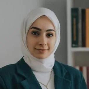 Psk. Ayşenur Bulut — Psikoloji, Mersin. Portre fotoğrafı.