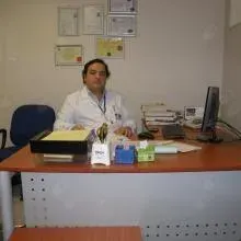 Op. Dr. Emre Hoşver — Çocuk cerrahisi. Portre fotoğrafı.