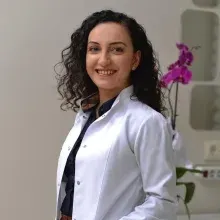 Doç. Dr. Yazgı Ay Ünüvar — Ortodonti, Aydın. Portre fotoğrafı.
