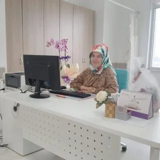Uzm. Dr. Meltem Karaöz Öncü — Psikiyatri, Osmangazi, Bursa. Portre fotoğrafı.