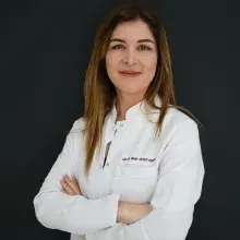 Op. Dr. Yıldız Acar Ebcim — Göz Hastalıkları, İstanbul. Portre fotoğrafı.