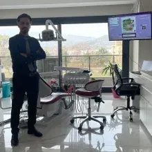 Prof. Dr. Oğuzhan Görler — İzmir. Portre fotoğrafı.