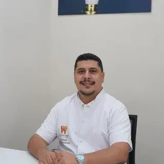 Dt. İbrahim Halis Bozkurt — Diş Hekimi, Nizip, Gaziantep. Portre fotoğrafı.