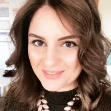 Dyt. Deniz Berksoy — Diyetisyen. Portre fotoğrafı.