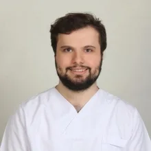 Dt. Emre Öztürk — Diş Hekimi, Nilüfer, Bursa. Portre fotoğrafı.