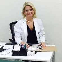 Op. Dr. Zeynep Civelek Çaynak — Genel Cerrahi, Beşiktaş, İstanbul. Portre fotoğrafı.