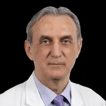 Prof. Dr. Adnan Kabaalioğlu — Radyoloji, İstanbul. Portre fotoğrafı.
